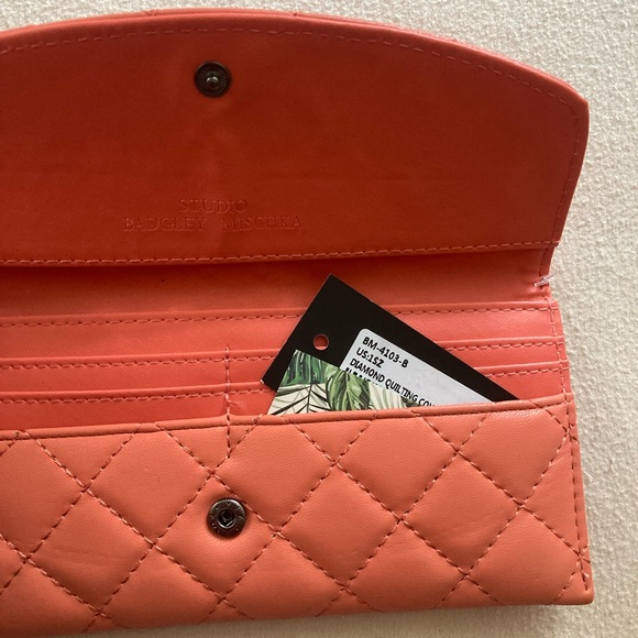 Badgley Mischka Coral Quilted Women's Wallet - Picture 6 of 9
